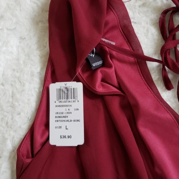 Windsor red deep v red flowy dress - Picture 4 of 4